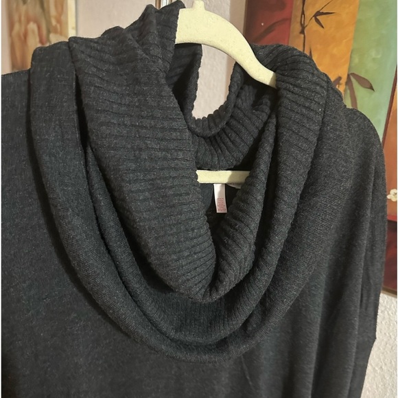 Victoria’s Secret oversized cowl/turtleneck sweater size XS/TP - Picture 8 of 10